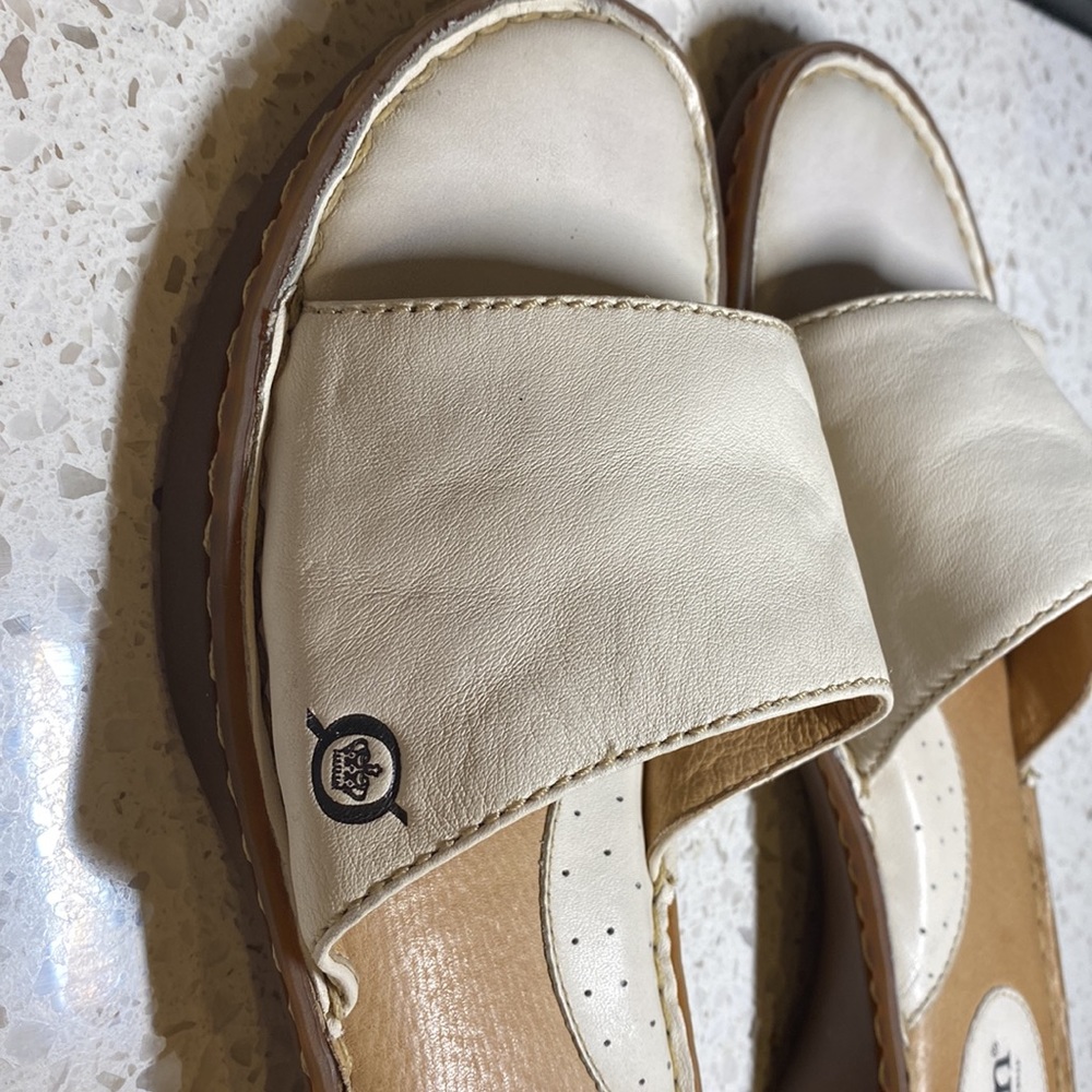 Born Women's Cream Leather Sandals - Picture 4 of 4